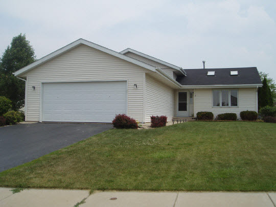 882 South Trainer Road Rockford, IL 61108 - Photo 1 of 6 a front view of house with yard