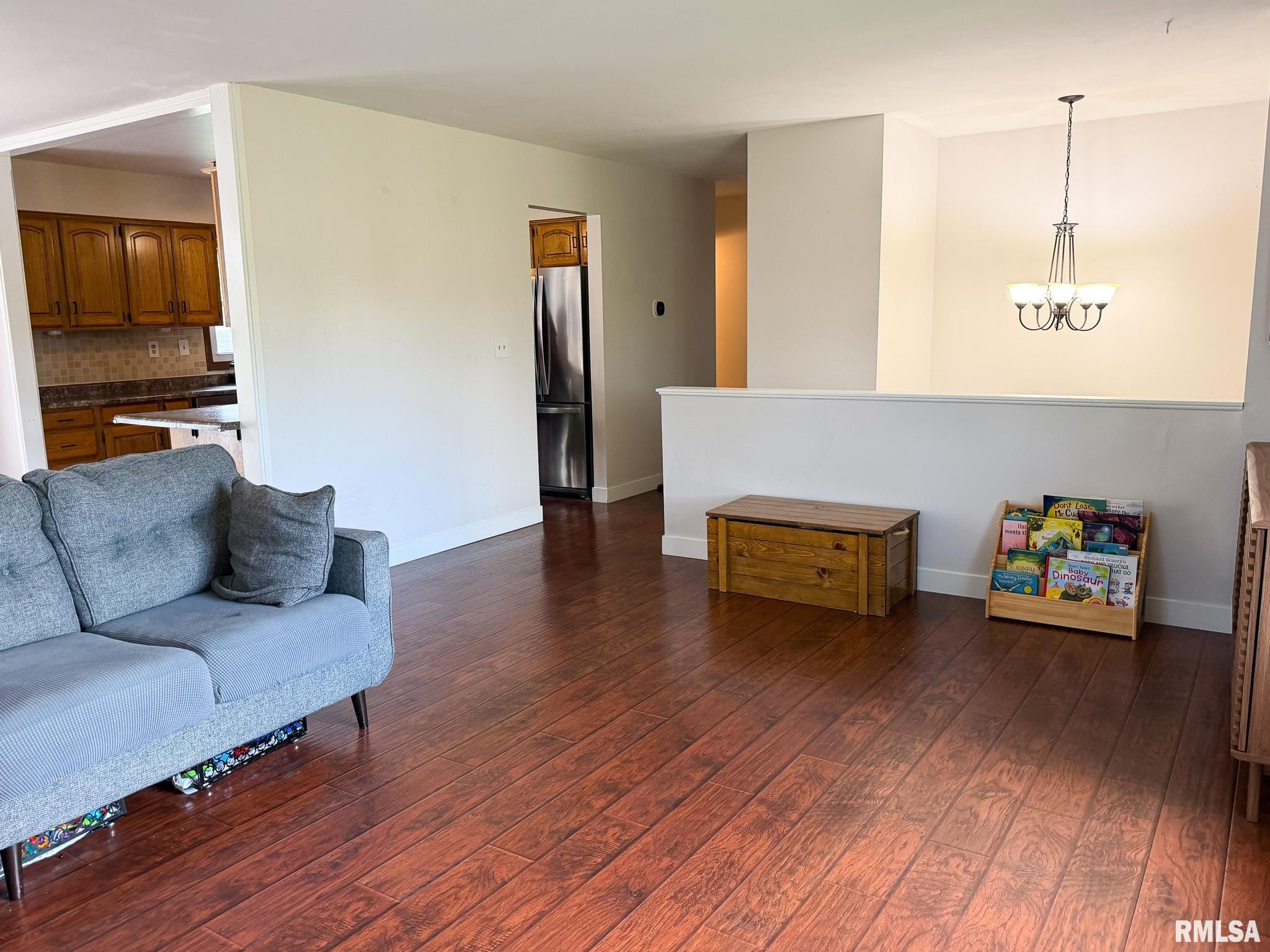 906 Lake Road Eureka, IL 61530 - Photo 9 of 45 Gallery Image 9