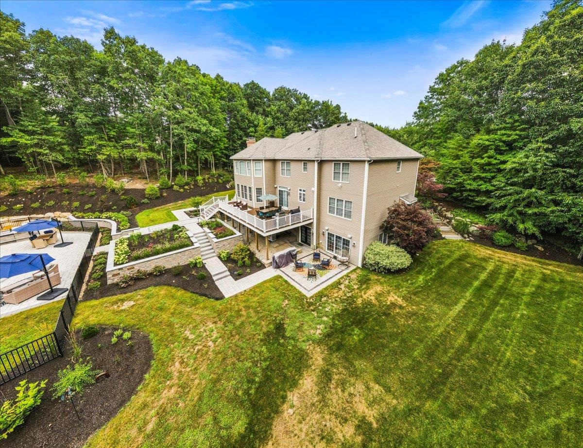 9 Bartlett Drive Bedford, NH 03110 - Photo 11 of 40