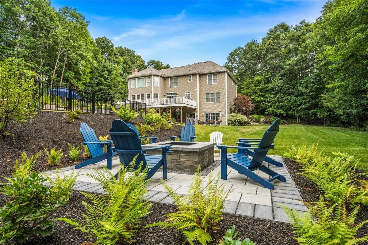 9 Bartlett Drive Bedford, NH 03110 - Photo 14 of 40