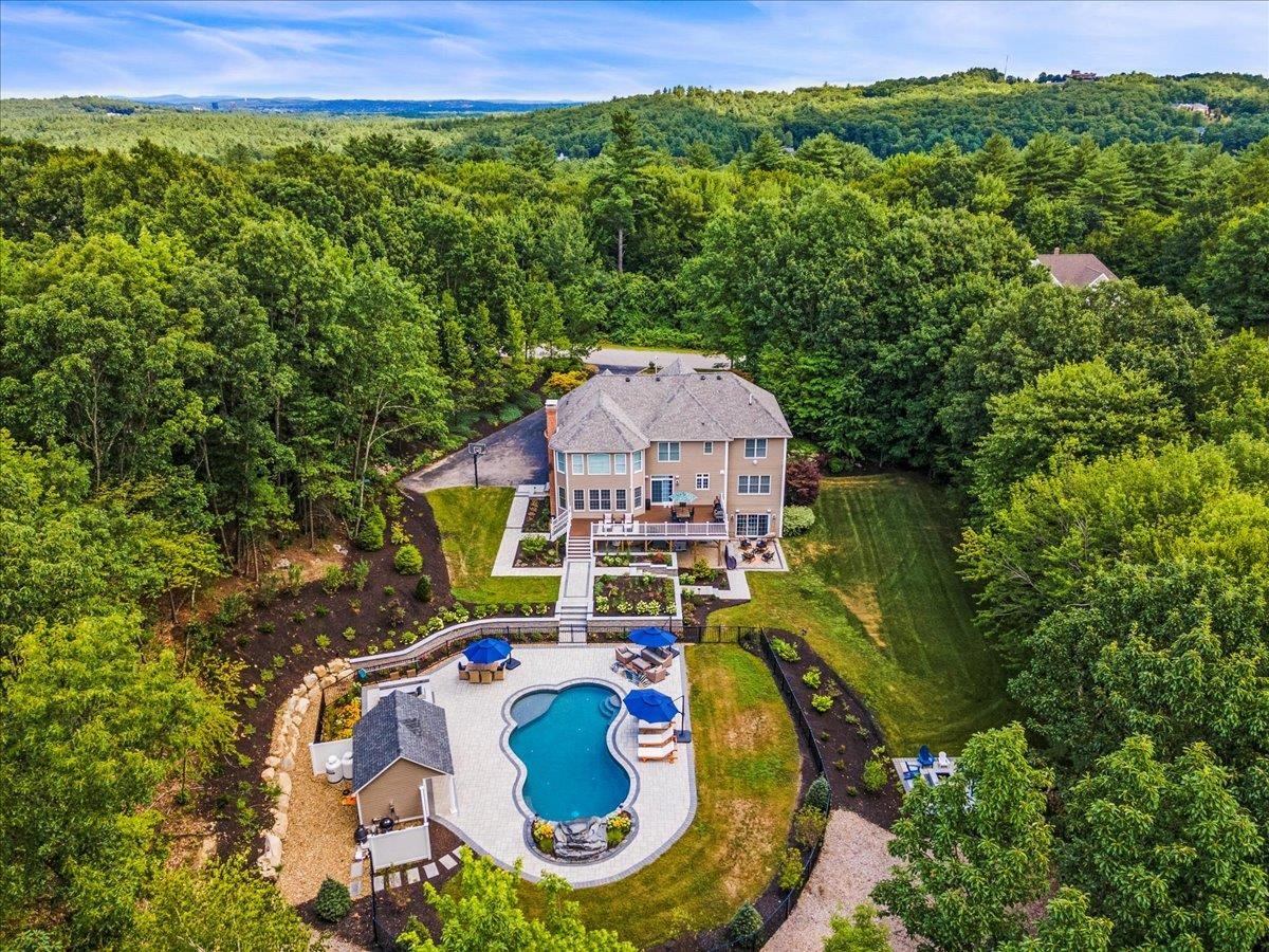 9 Bartlett Drive Bedford, NH 03110 - Photo 2 of 40