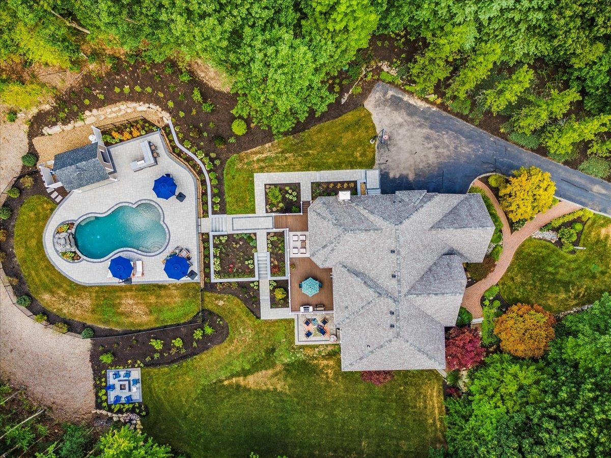 9 Bartlett Drive Bedford, NH 03110 - Photo 3 of 40