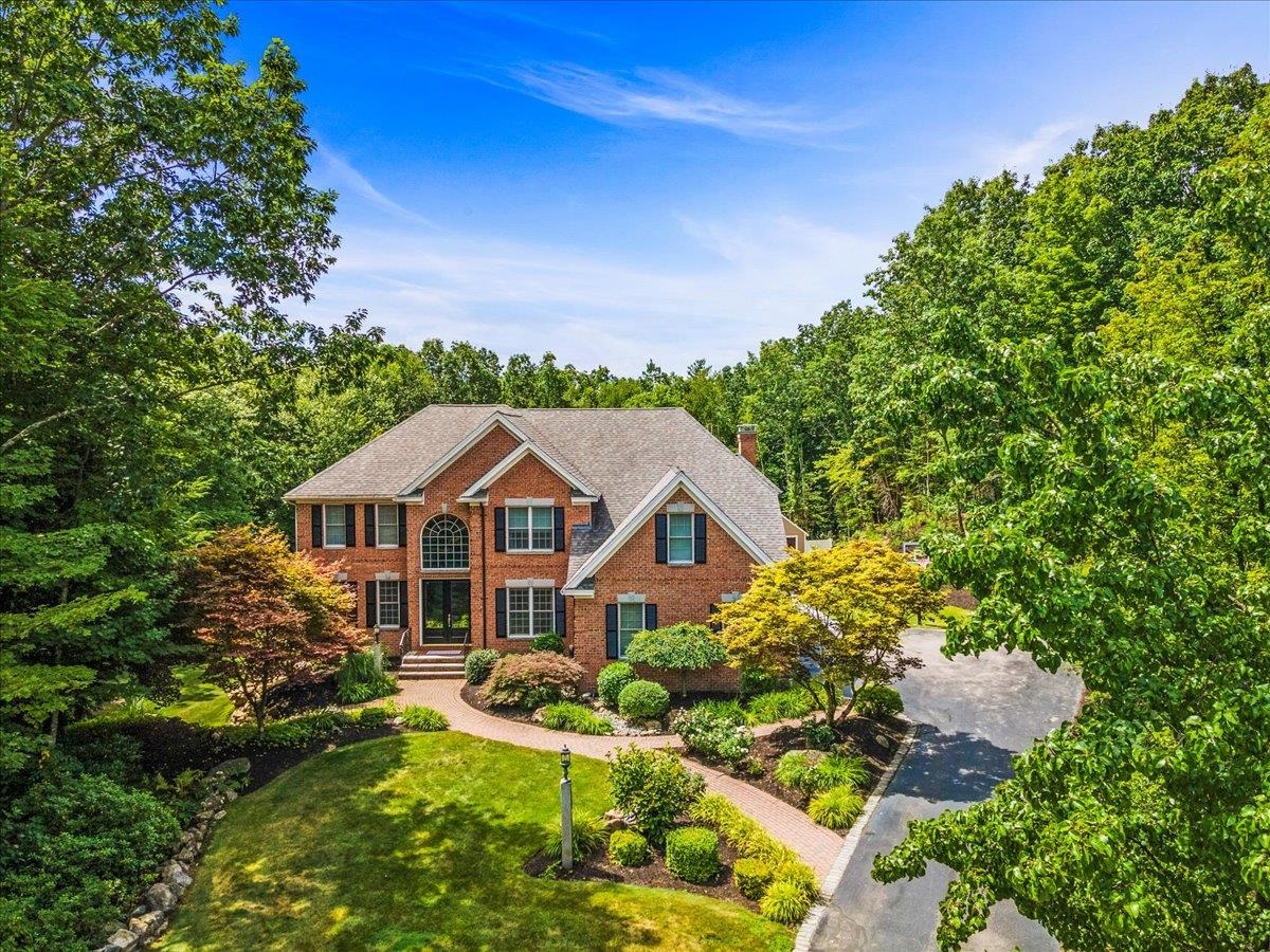 9 Bartlett Drive Bedford, NH 03110 - Photo 5 of 40