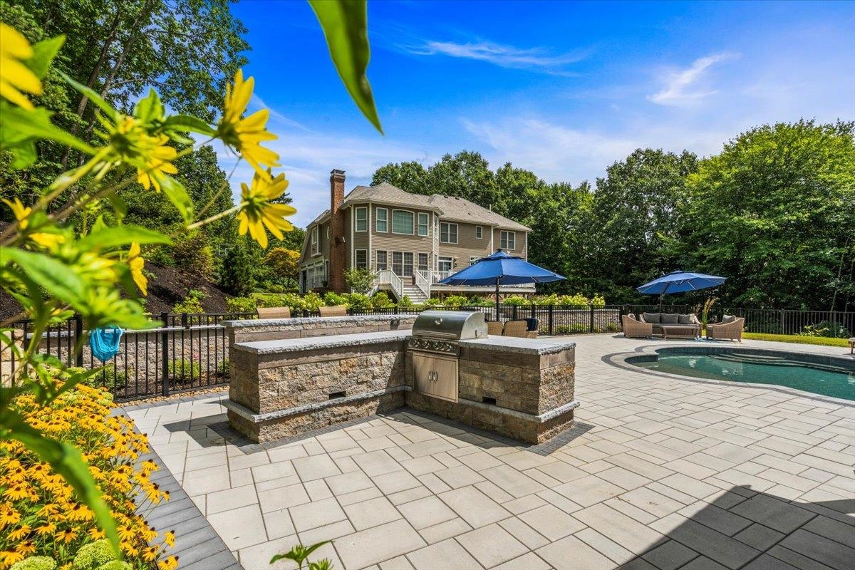 9 Bartlett Drive Bedford, NH 03110 - Photo 9 of 40