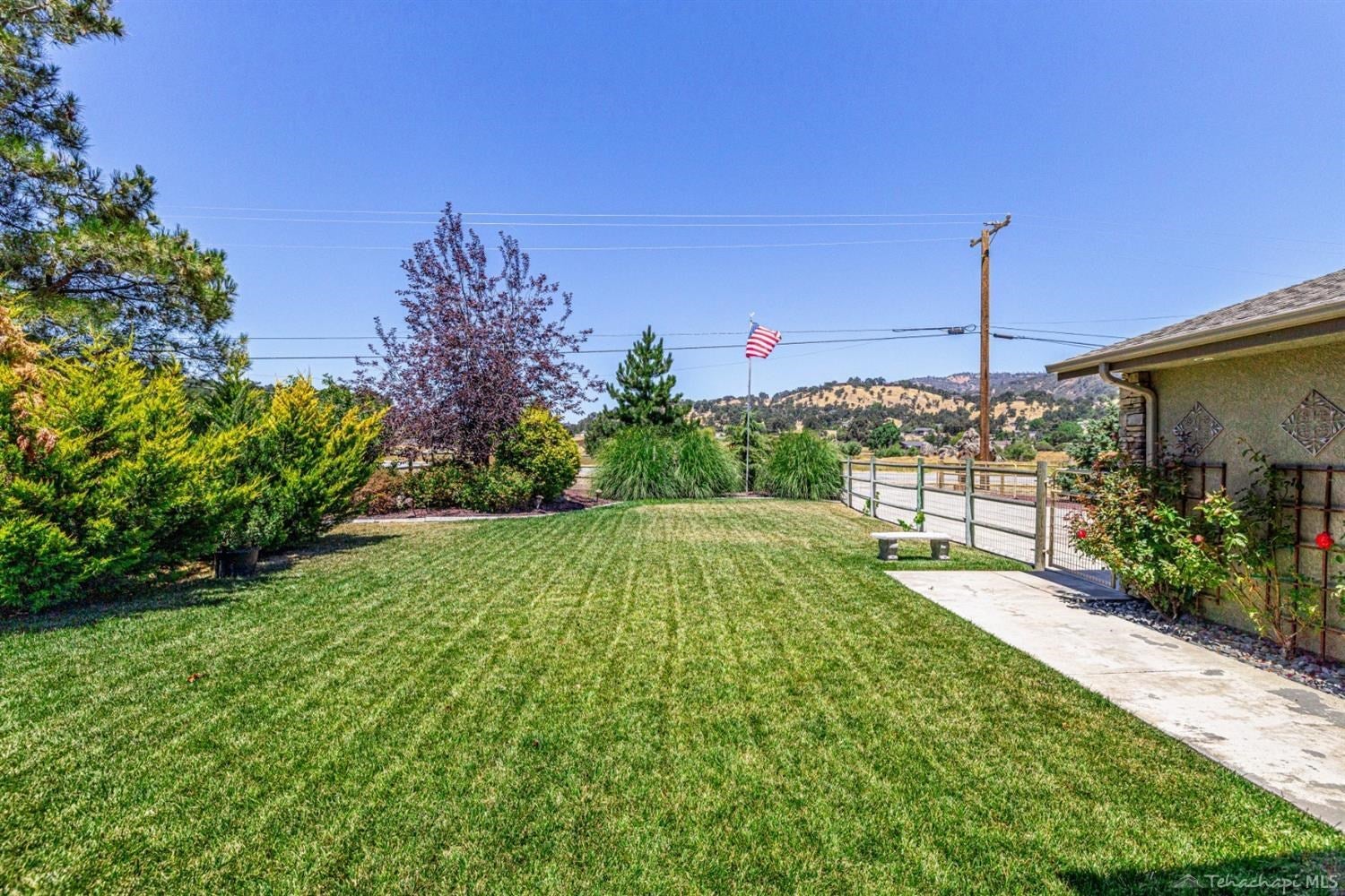 30010 North Lower Valley Road Tehachapi, CA 93561 - Photo 39 of 43 FRONT YARD