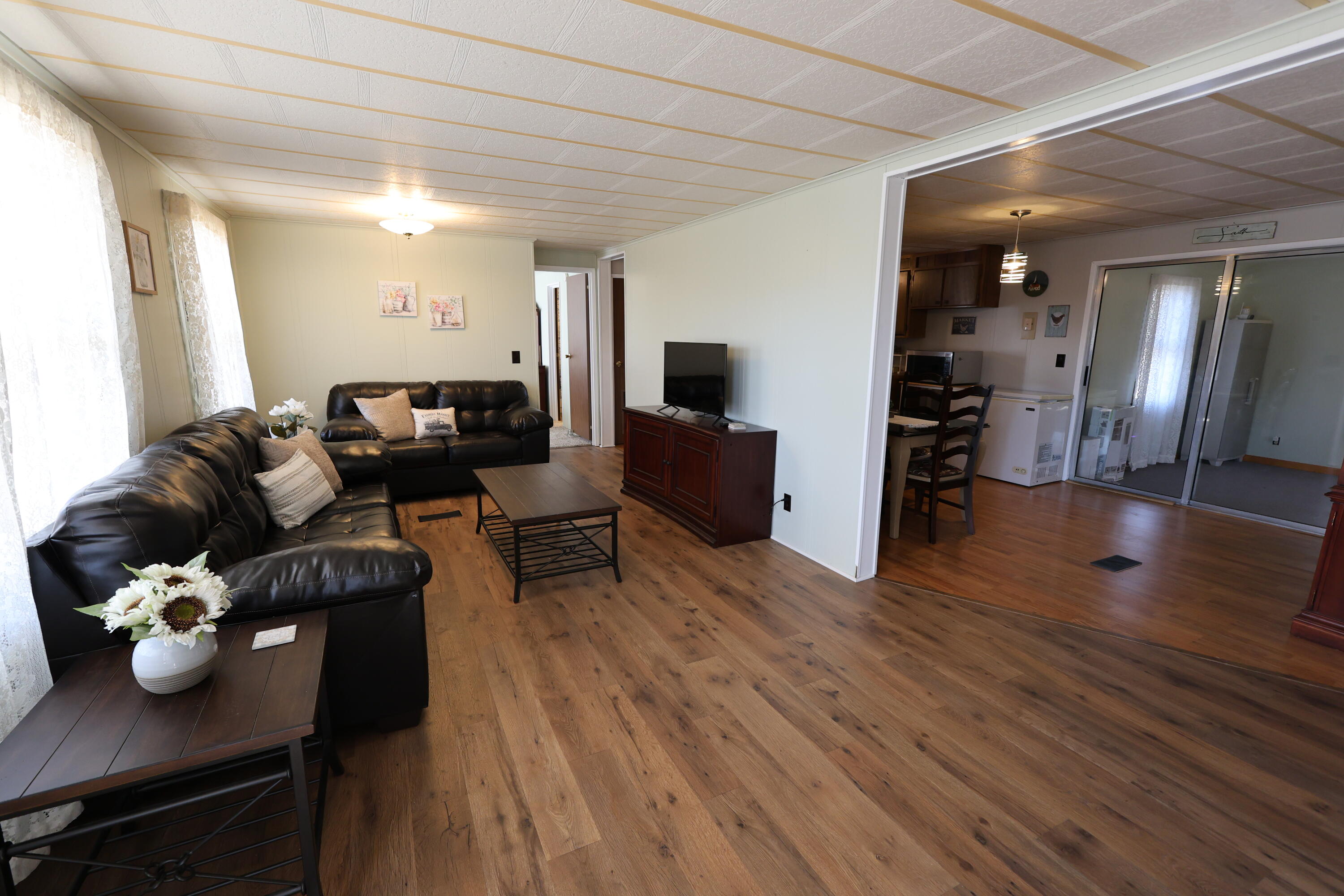 105 Stewart Fork Road Ravenna, KY 40472 - Photo 37 of 59 Large living room space!
