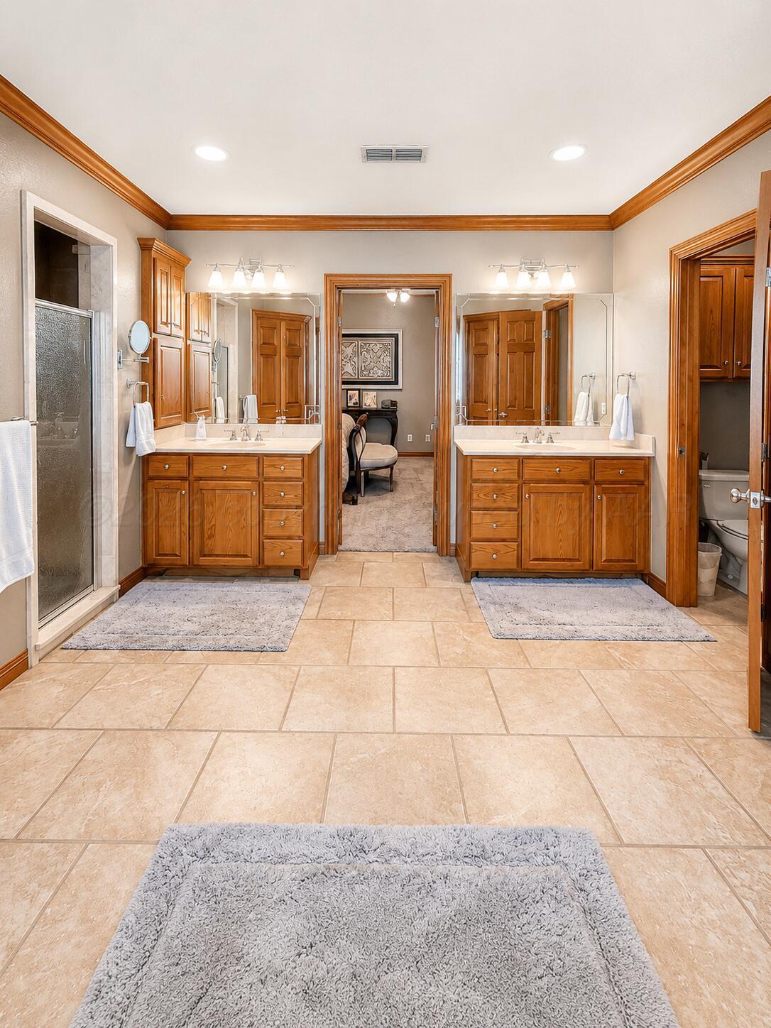 14355 Southeast Se Loop Perryton, TX 79070 - Photo 13 of 33 Primary Bathroom