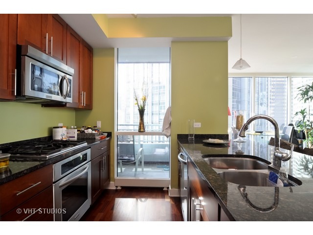 505 North McClurg Court, Unit 2106 Chicago, IL 60611 - Photo 4 of 10