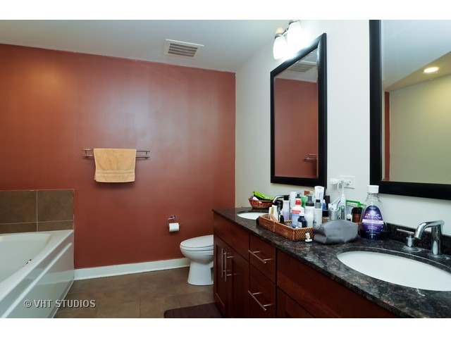 505 North McClurg Court, Unit 2106 Chicago, IL 60611 - Photo 8 of 10