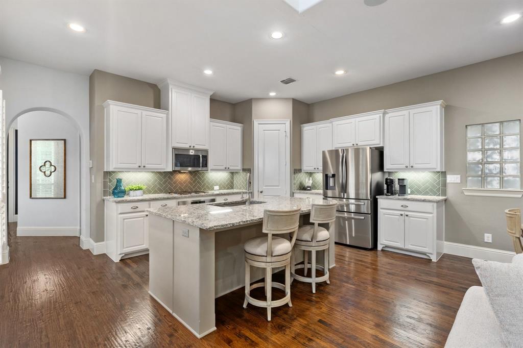 531 Sandy Lane Flower Mound, TX 75022 - Photo 12 of 32 Entertainers kitchen with corner walk in pantry