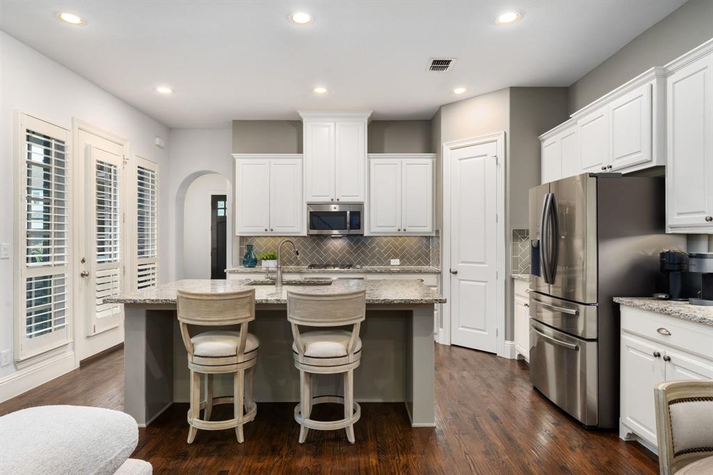 531 Sandy Lane Flower Mound, TX 75022 - Photo 13 of 32 Modern kitchen featuring a central island with countertop seating