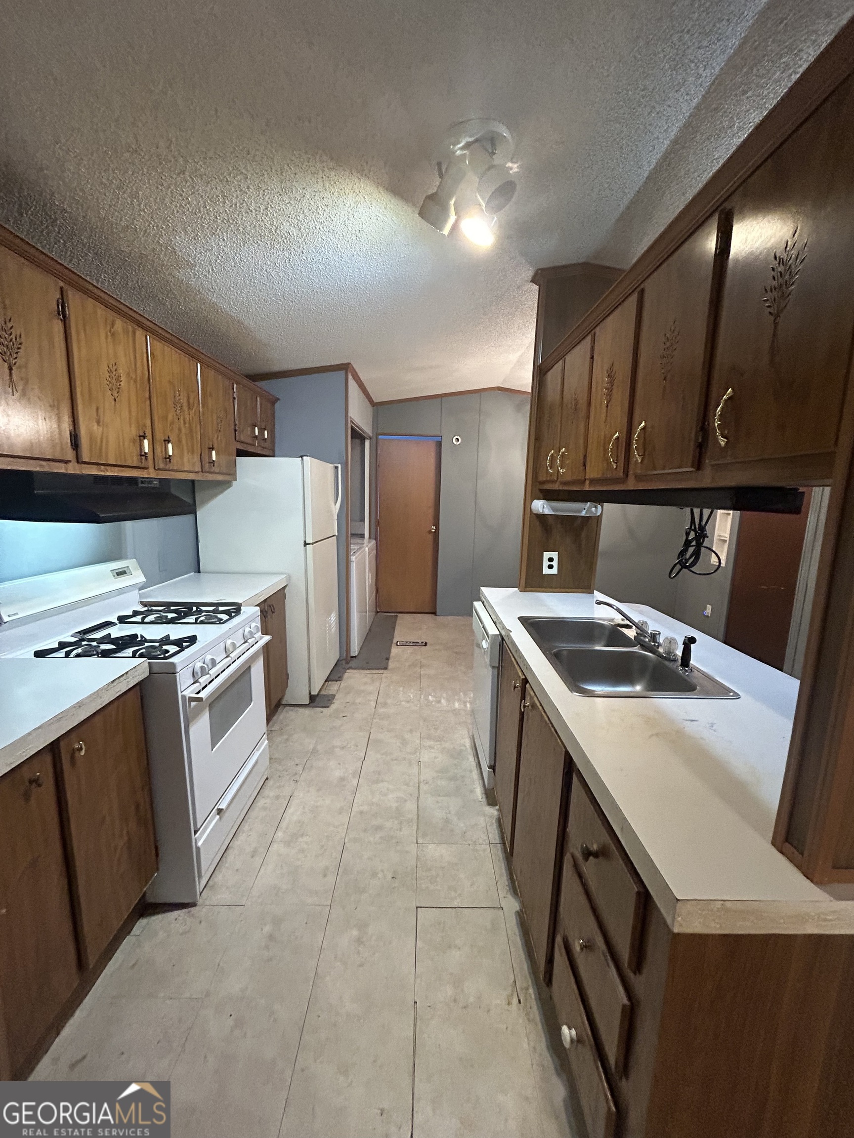 269 Lakeview Drive Locust Grove, GA 30248 - Photo 3 of 13 a kitchen with a stove a sink and a refrigerator