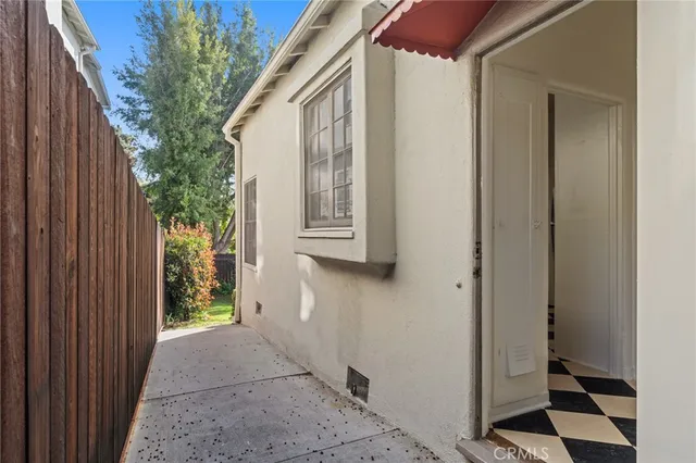 $5,100 | 3136 Griffith Park Boulevard, Los Feliz, CA 90027