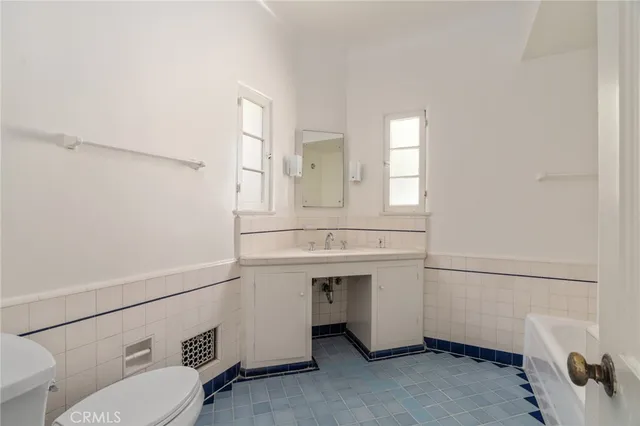 $5,100 | 3136 Griffith Park Boulevard, Los Feliz, CA 90027