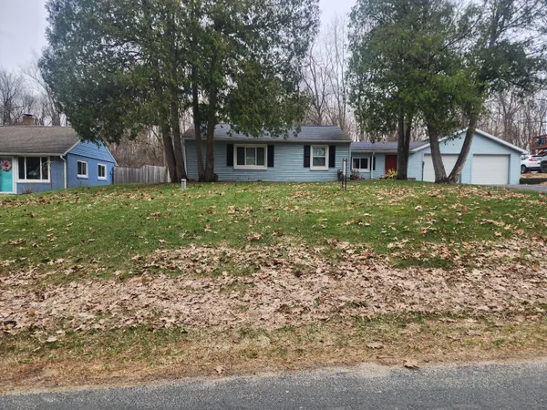 $190,000 | 8778 East Gull Lake Drive, Augusta, MI 49012