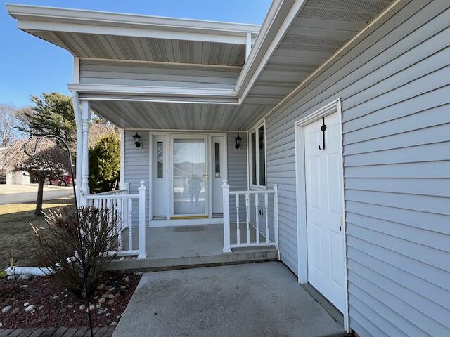 1711 Blue Heron Drive Two Rivers, WI 54241 - Photo 2 of 20 IMG_1431