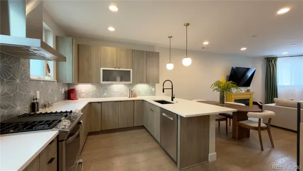 $689,000 | 2870 Tremont Place, Denver, CO 80205