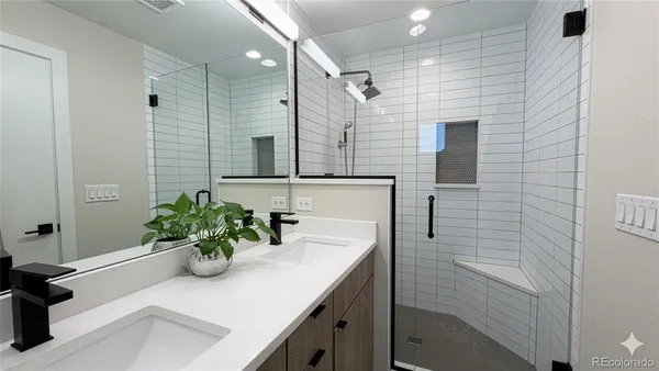 $689,000 | 2870 Tremont Place, Denver, CO 80205