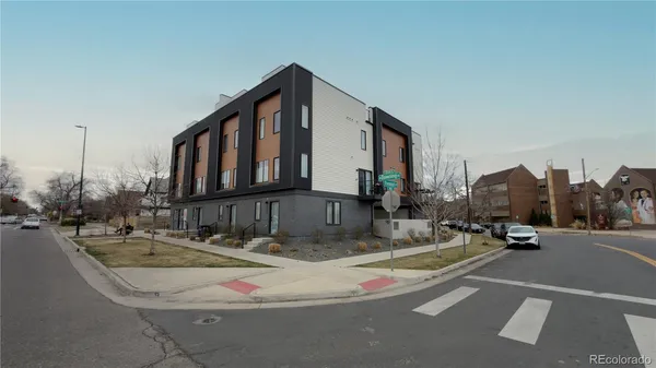 $689,000 | 2870 Tremont Place, Denver, CO 80205