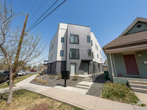$689,000 | 2870 Tremont Place, Denver, CO 80205