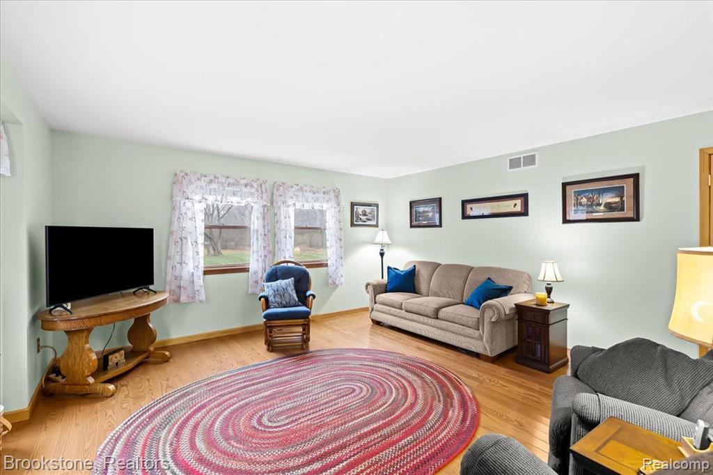 10230 Cook Road Hartland, MI 48353 - Photo 17 of 49