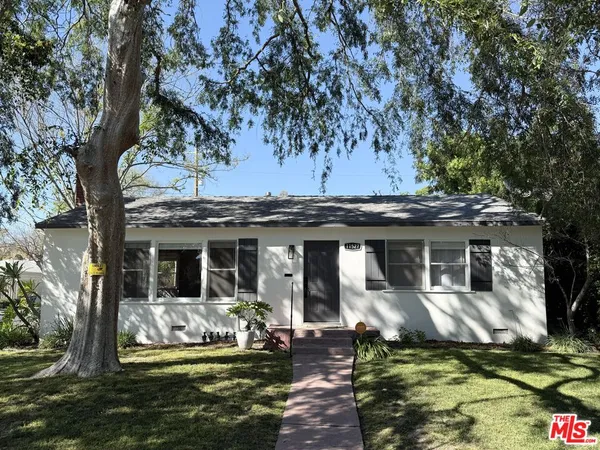 $2,850 | 11527 Albers Street, North Hollywood, CA 91601