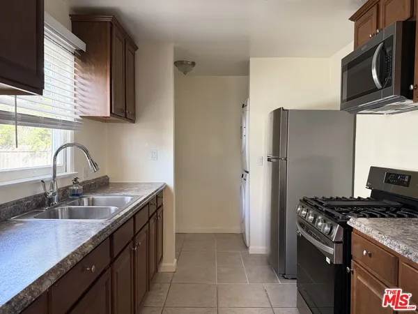 $2,850 | 11527 Albers Street, North Hollywood, CA 91601