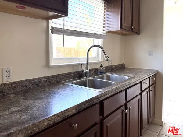 $2,850 | 11527 Albers Street, North Hollywood, CA 91601