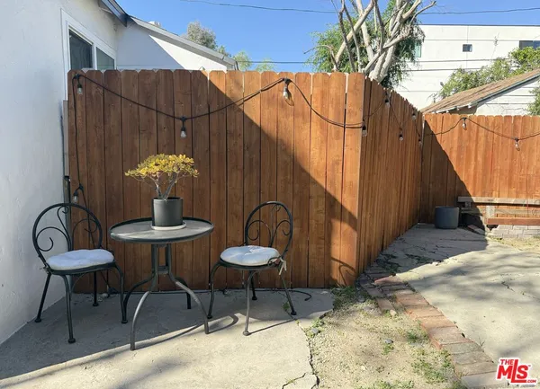 $2,850 | 11527 Albers Street, North Hollywood, CA 91601