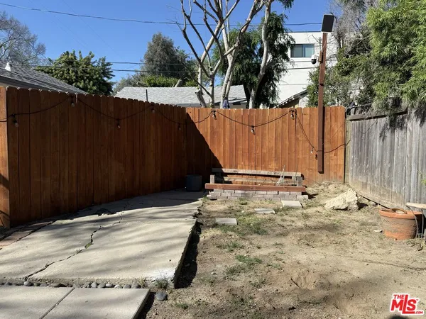 $2,850 | 11527 Albers Street, North Hollywood, CA 91601