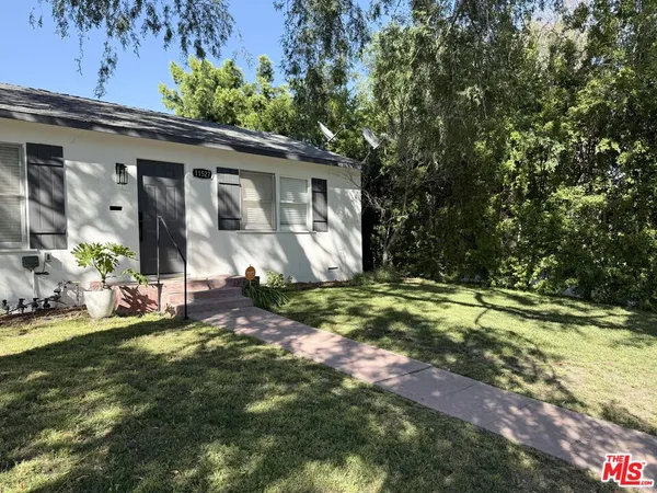 $2,850 | 11527 Albers Street, North Hollywood, CA 91601