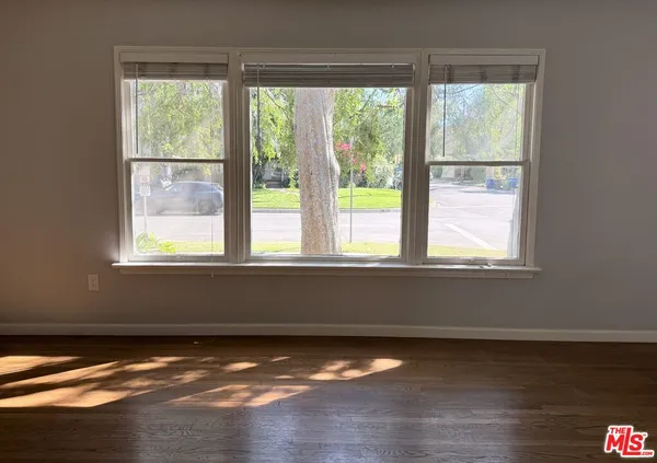 $2,850 | 11527 Albers Street, North Hollywood, CA 91601