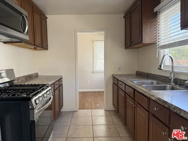 $2,850 | 11527 Albers Street, North Hollywood, CA 91601