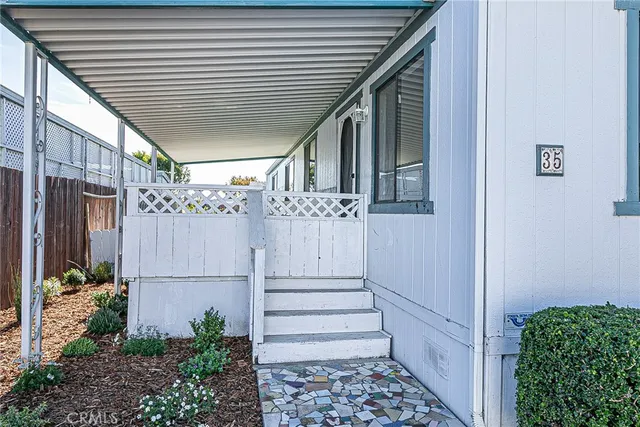 a view of entryway with a potted plant