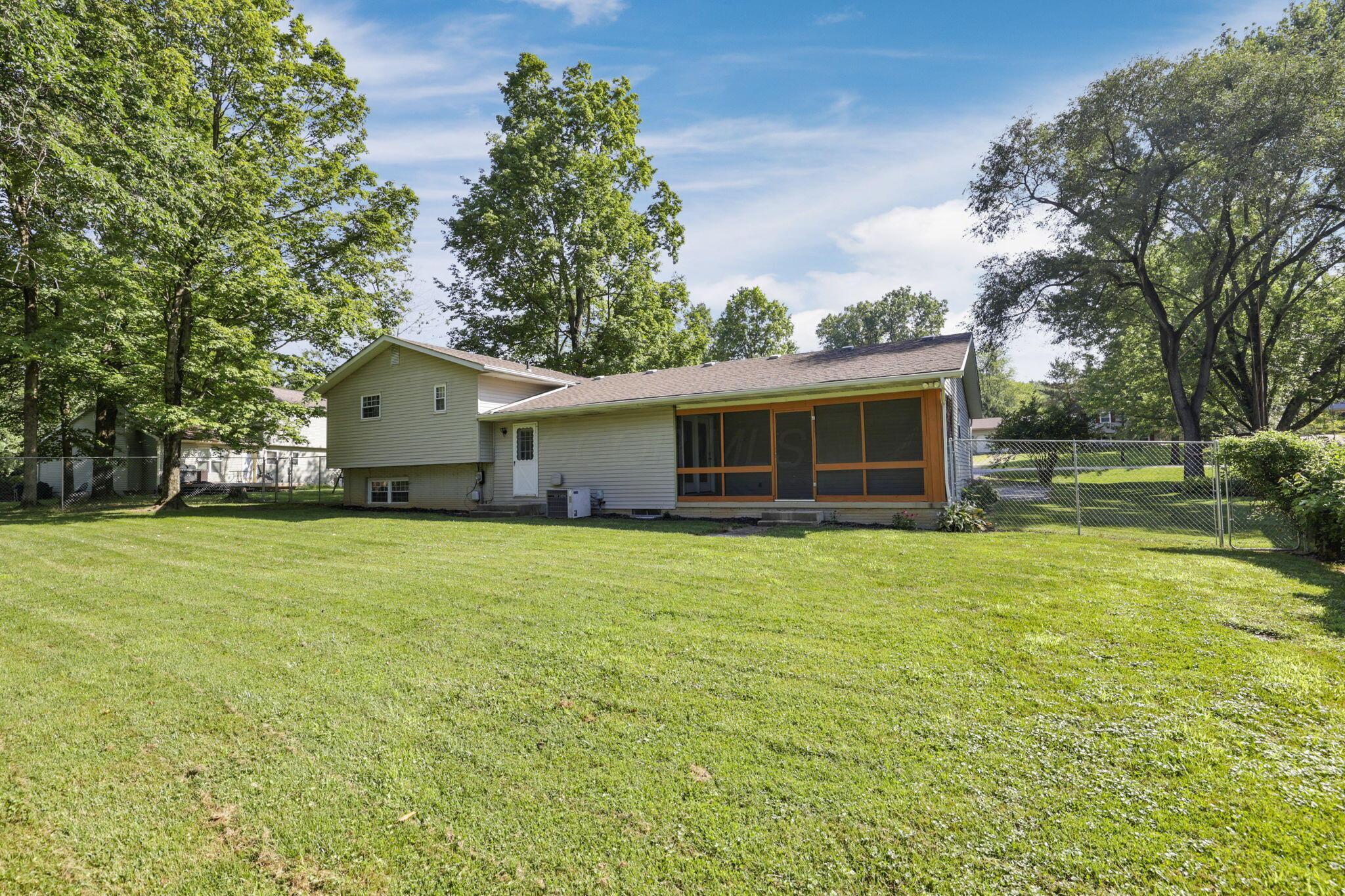255 Riva Ridge Road Southwest Pataskala, OH 43062 - Photo 37 of 39 11-web-or-mls-0N4A2247