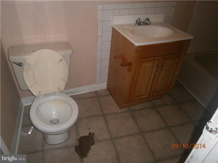 123 Tasker Street Philadelphia, PA 19148 - Photo 3 of 5 Bathroom