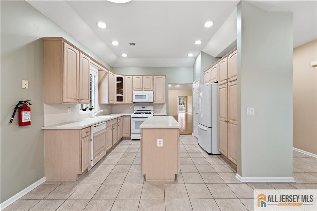 31 Whitehall Road Monroe Township, NJ 08831 - Photo 12 of 49