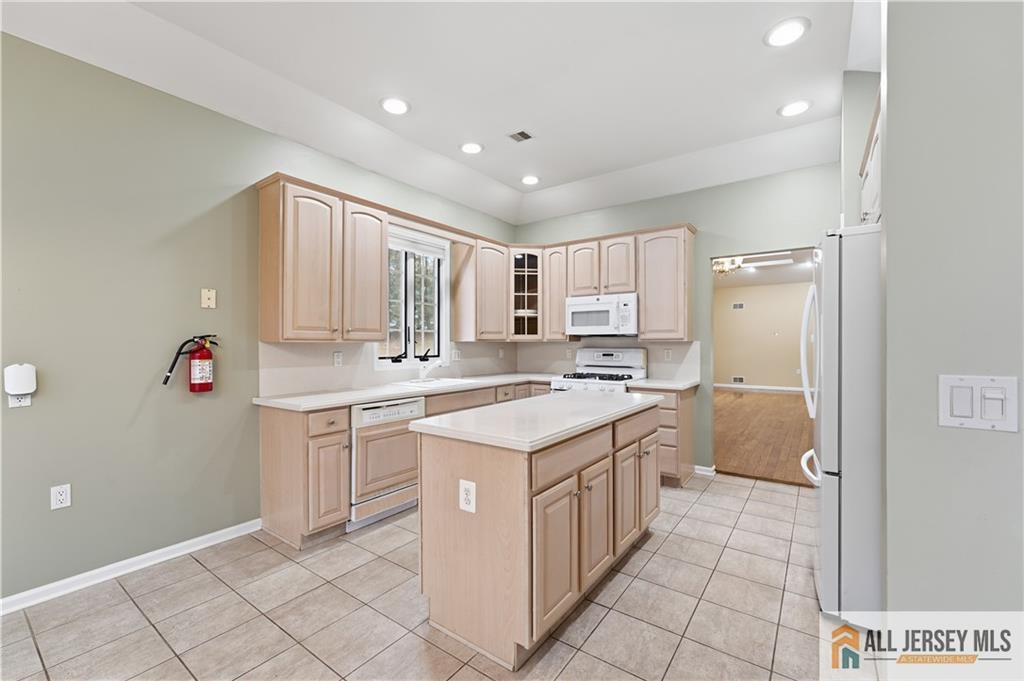 31 Whitehall Road Monroe Township, NJ 08831 - Photo 10 of 49