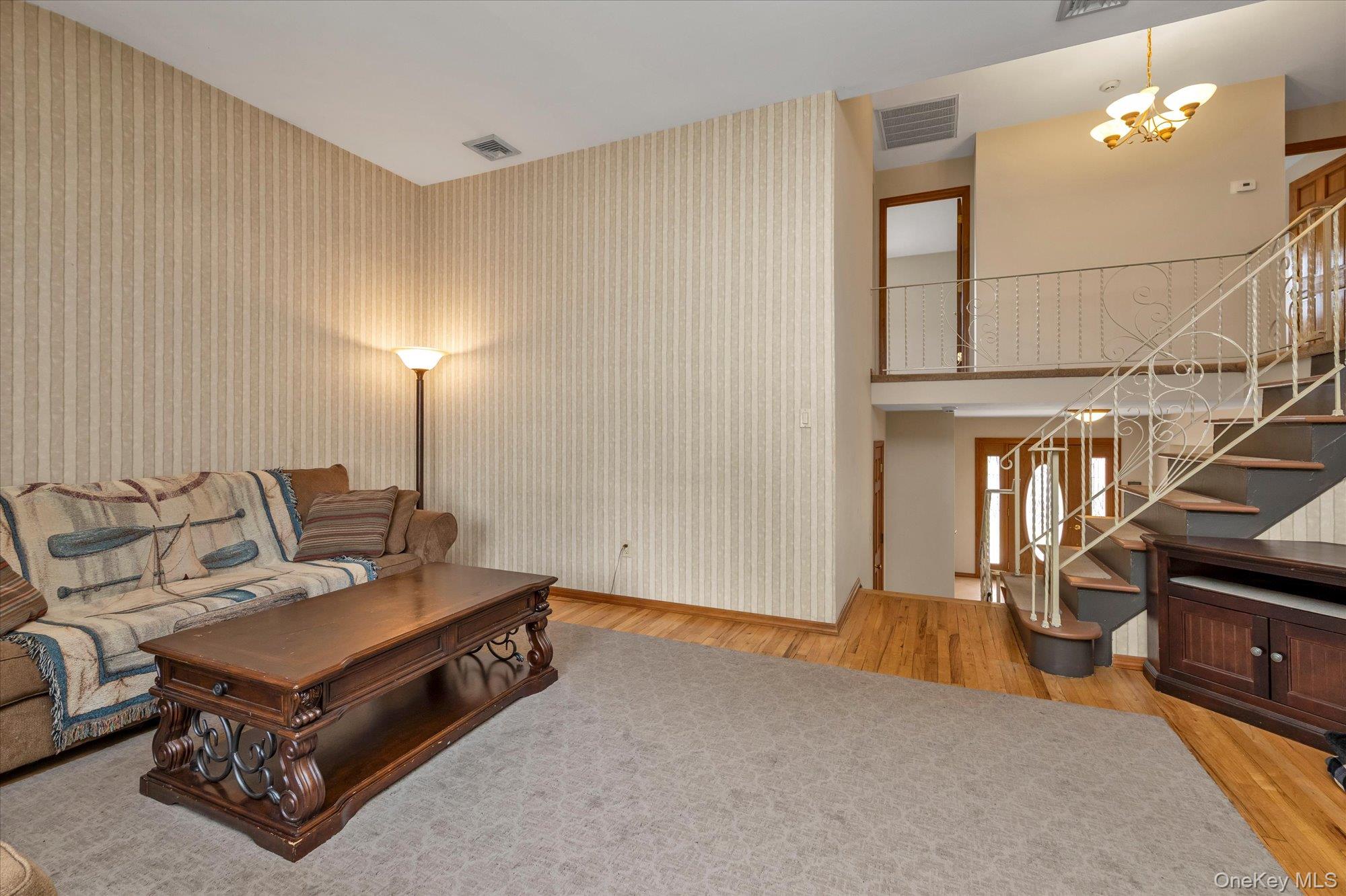 7 Freedom Court Babylon, NY 11702 - Photo 11 of 29