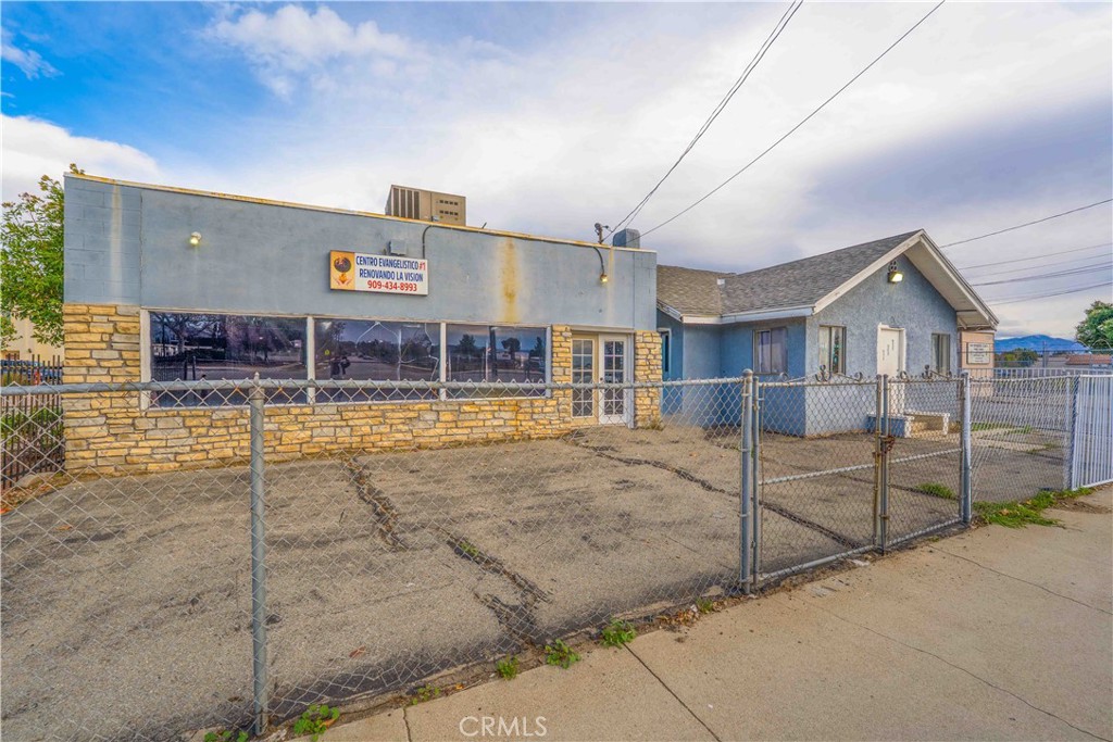 17606 Arrow Fontana, CA 92335 - Photo 13 of 30 a view of a house with a outdoor space