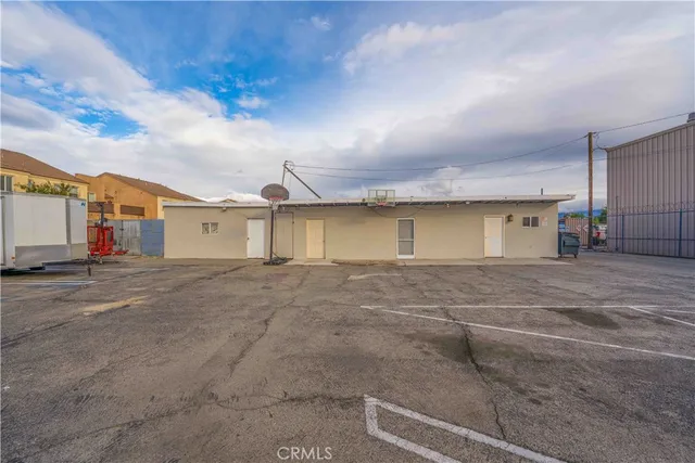 a view of a garage with a stove