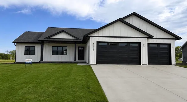 $529,900 | 1361 Annapolis Drive, Holmen, WI 54636