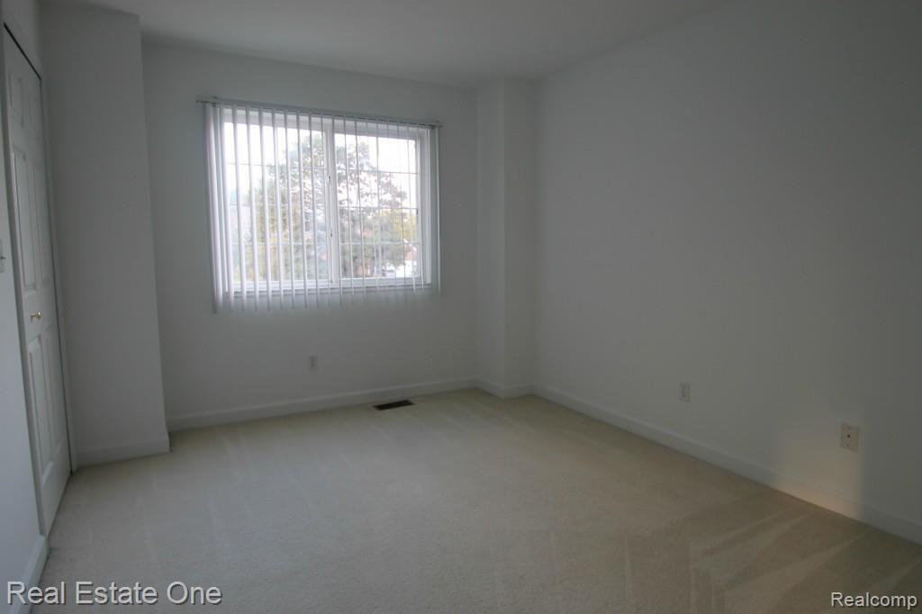 696 Creston Road Troy, MI 48085 - Photo 17 of 20 IMG_1462.jpg