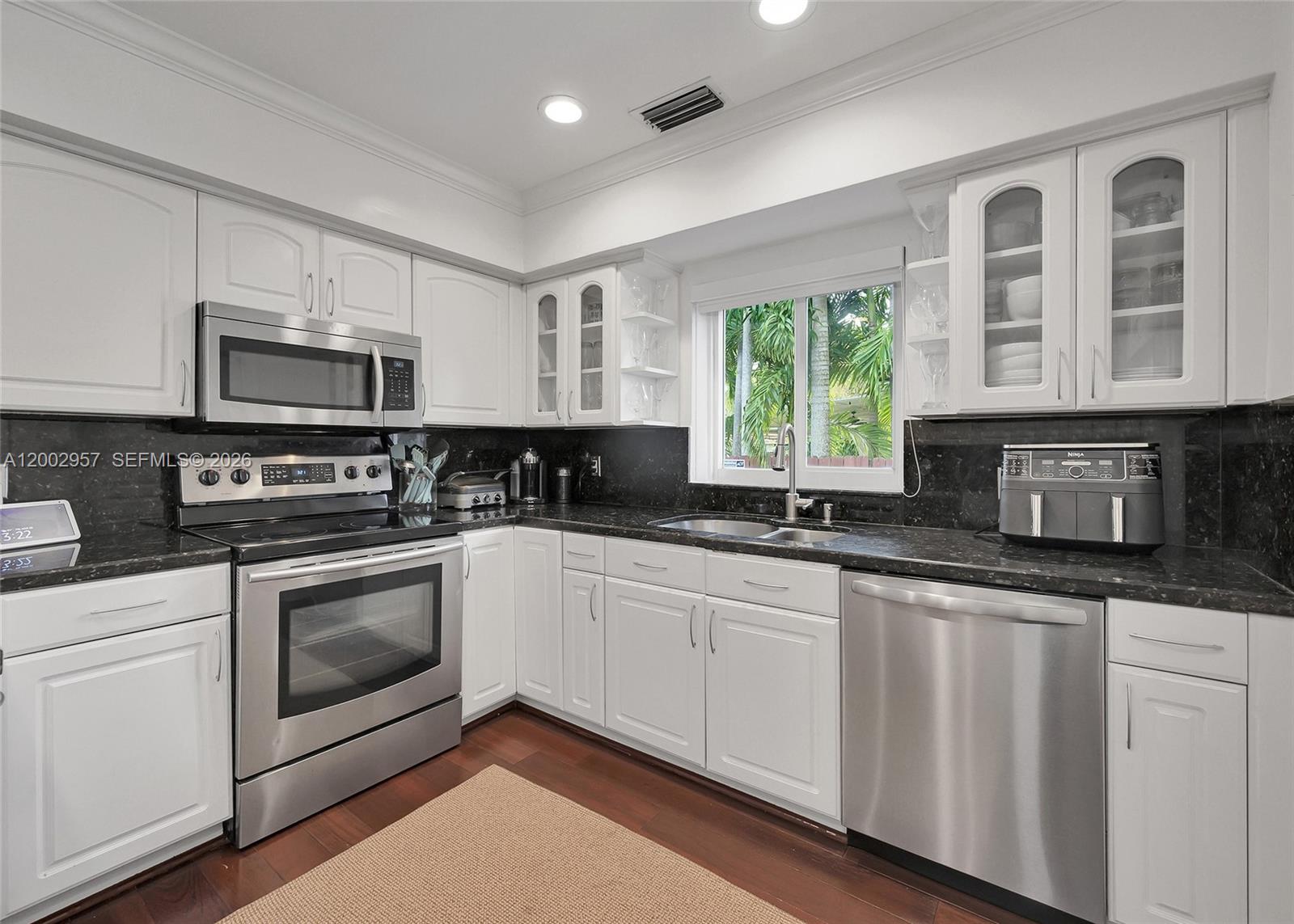 6134 Southwest 28th Street Miami, FL 33155 - Photo 10 of 44