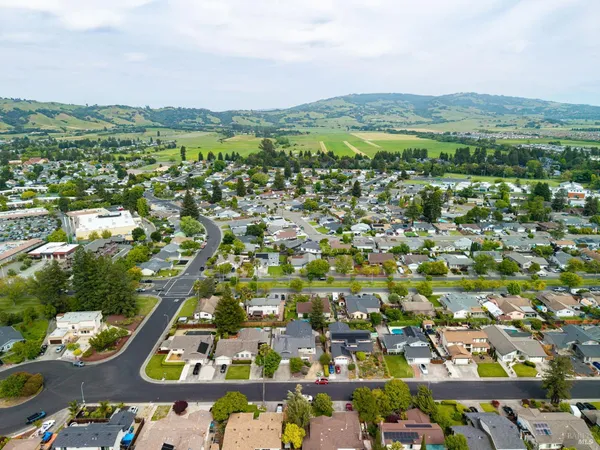 $899,950 | 5288 Daniel Drive, Rohnert Park, CA 94928
