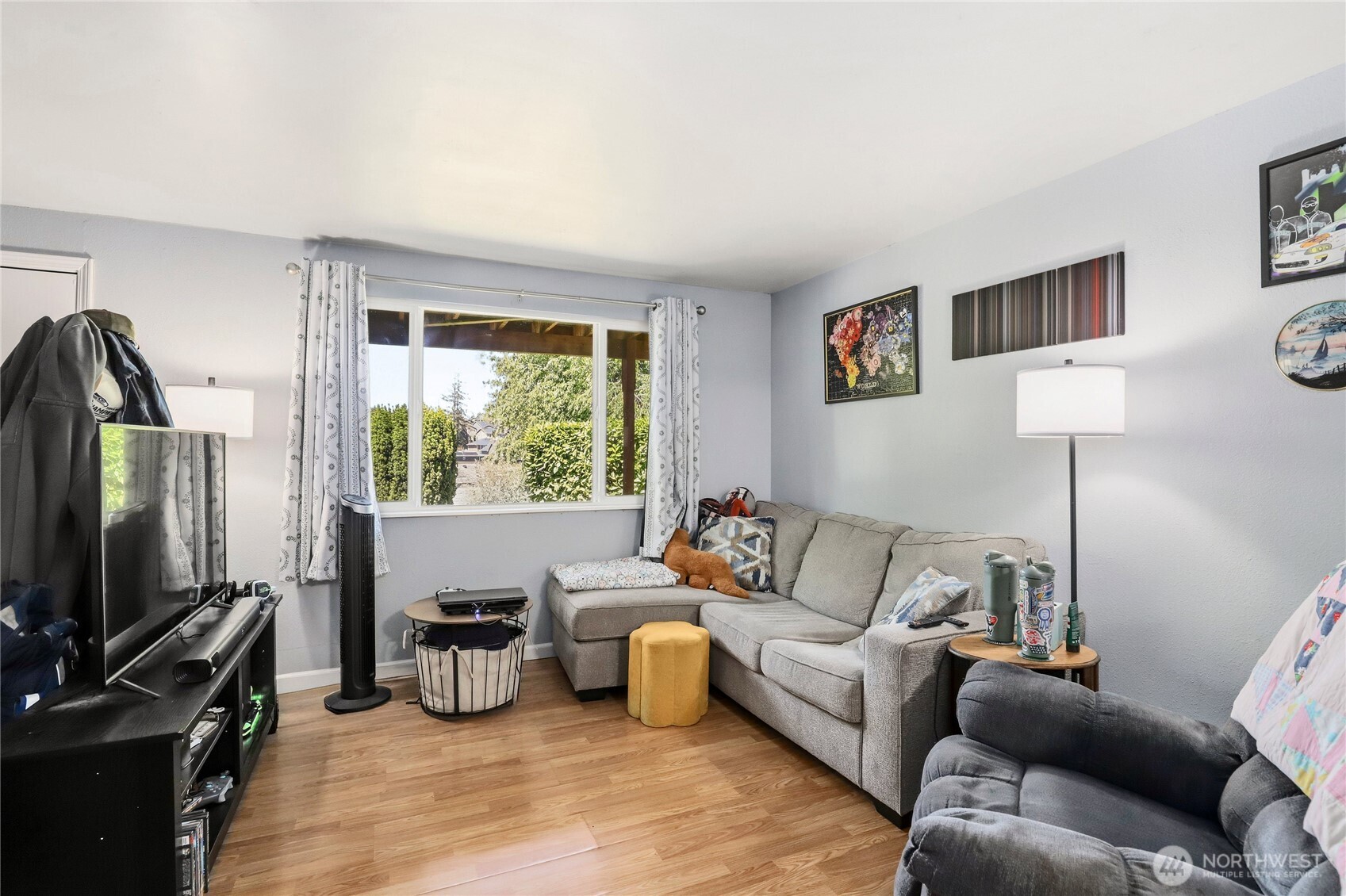 2533 Fir Avenue Bremerton, WA 98310 - Photo 6 of 38 a living room with furniture a flat screen tv and a window