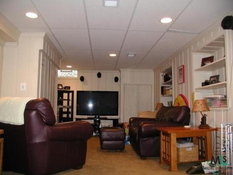 290 Moran Road Grosse Pointe, MI 48236 - Photo 5 of 8 756341-4.JPG