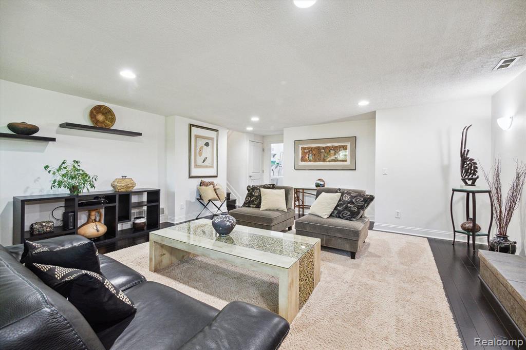 427 Rolling Green Circle South Rochester Hills, MI 48309 - Photo 21 of 54
