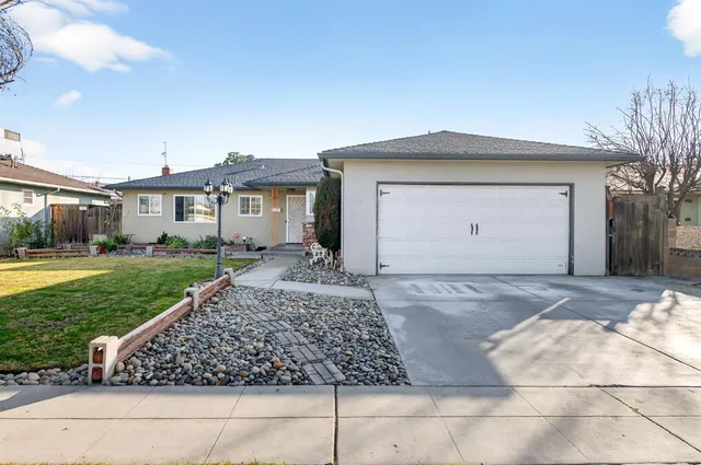 $379,000 | 709 East Scott Avenue, Fresno, CA 93710
