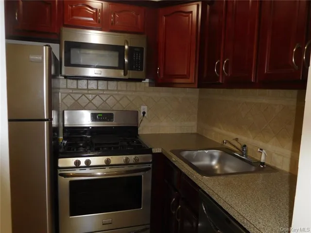 $2,250 | 2 Consulate Drive, Unit 1P, Tuckahoe, NY 10707